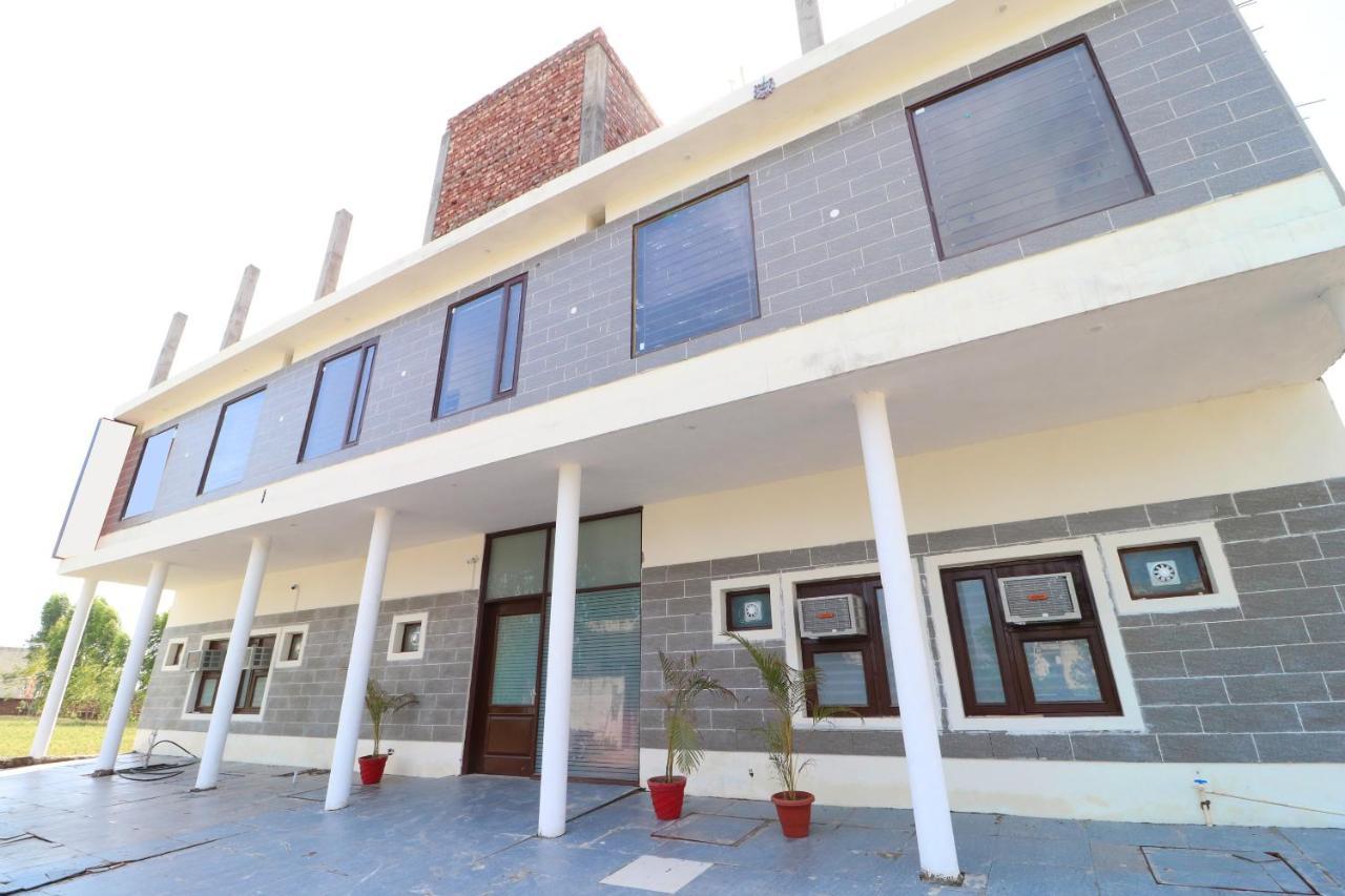 Oyo 24122 Hotel Sharnam Kharar Kültér fotó